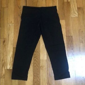 LuluLemon cropped black workout leggings